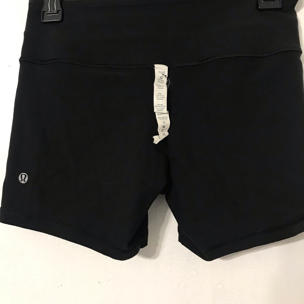 Lululemon short reversible size 6 - Picture 8 of 8